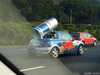 在高速公路上遇到Red Bull Mini Coo ..